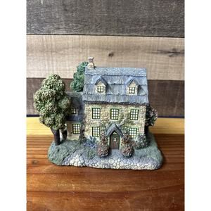 Stonebrooke Inn -Thomas Kinkade Lamplight Village Collection -flaw